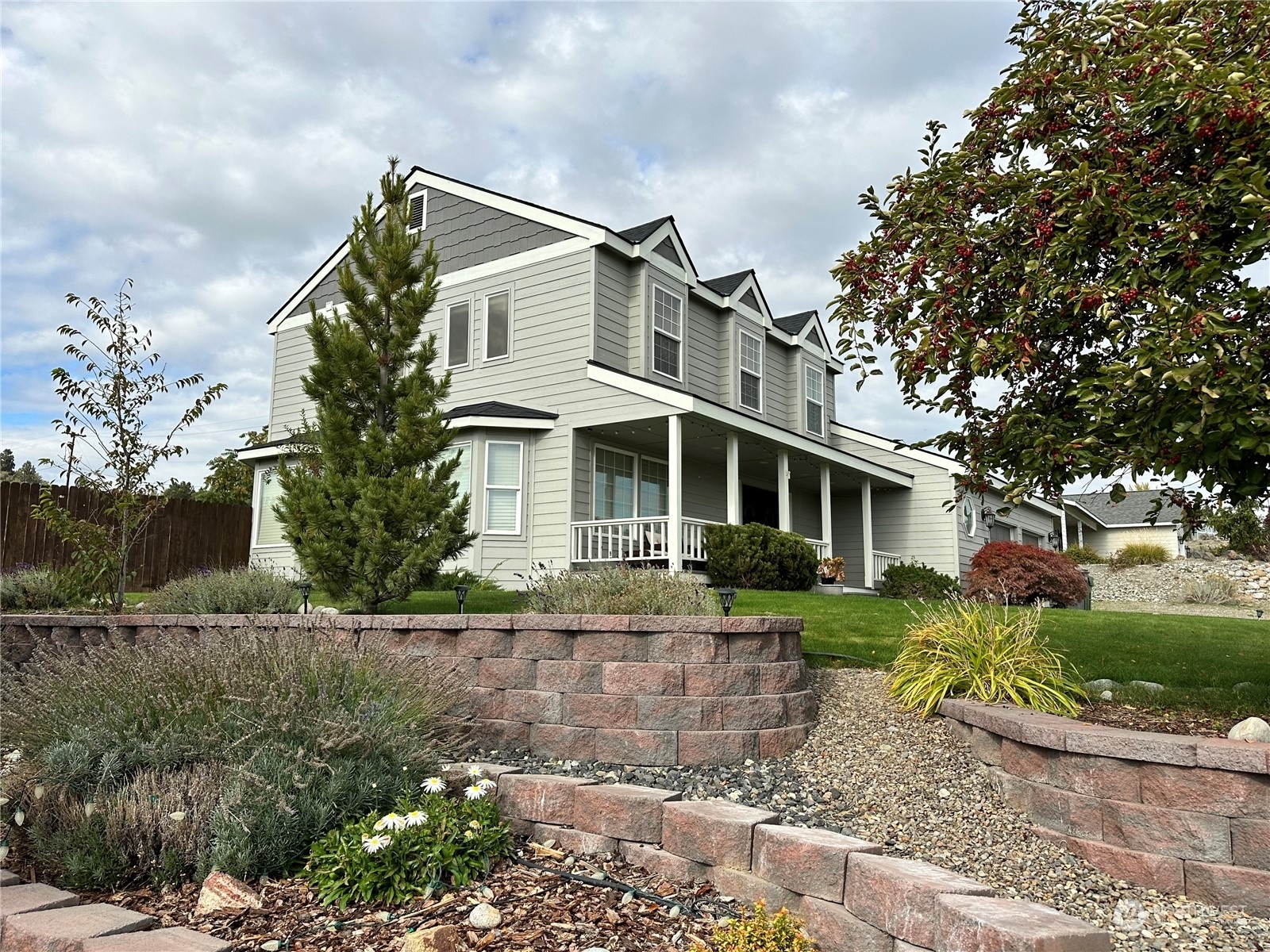 Property Photo: 434 Hillcrest Circle Drive WA 98841