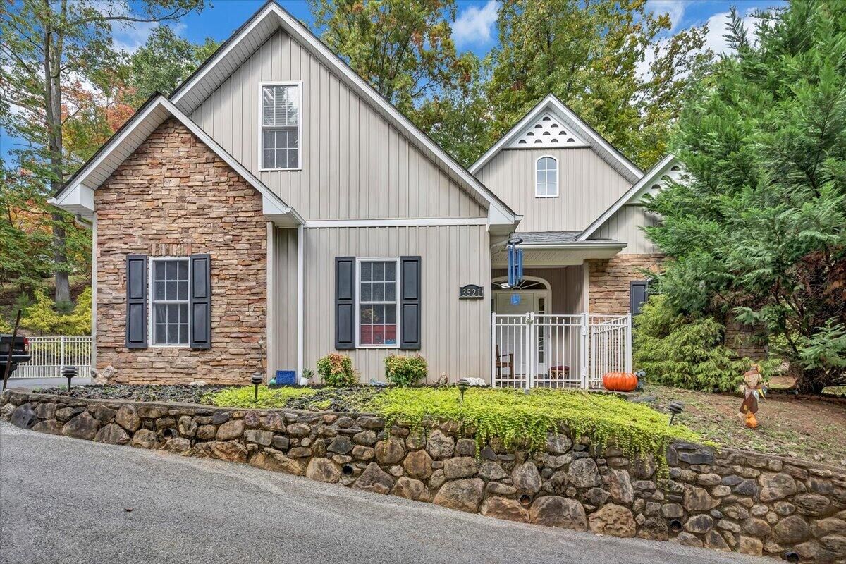 Property Photo:  3521 Penn Forest Blvd  VA 24018 