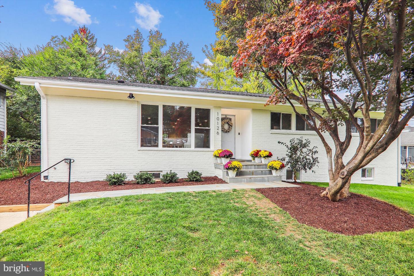 10126 Ashburton Lane  Bethesda MD 20817 photo