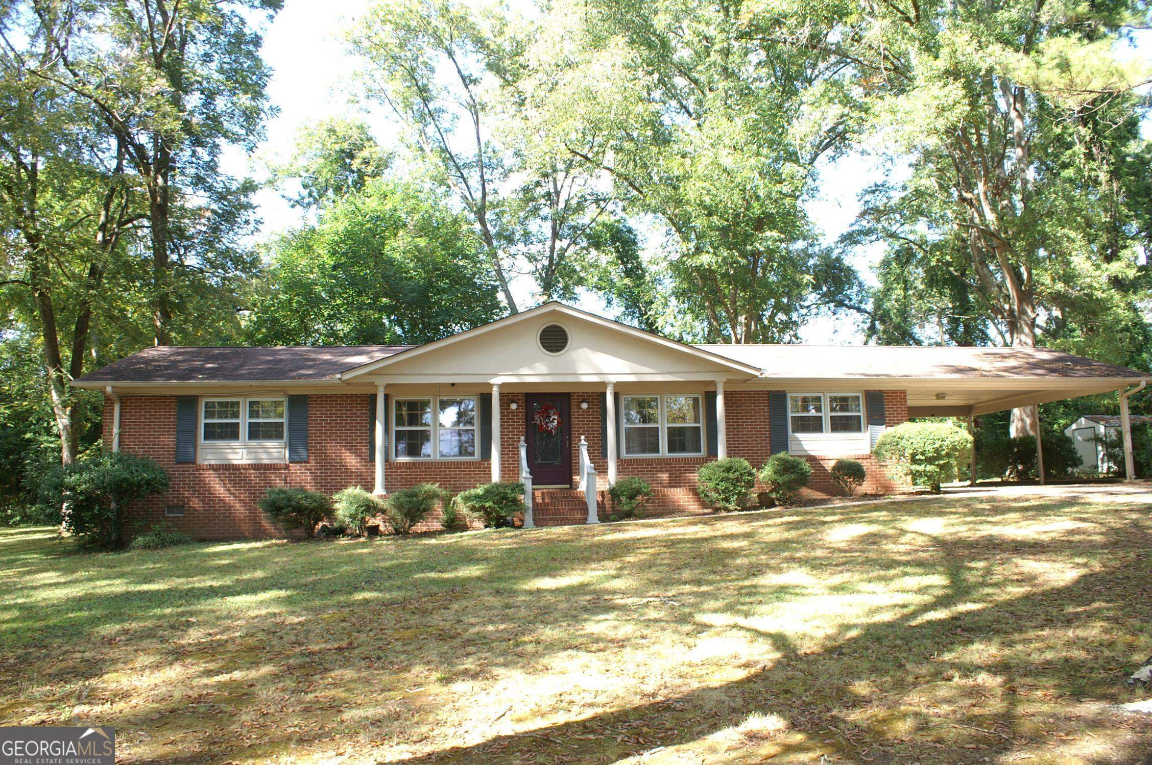 Property Photo: 208 Barnes Street GA 30669