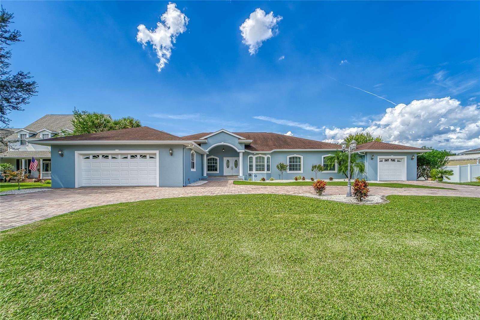 Property Photo:  416 Island Cay Way  FL 33572 