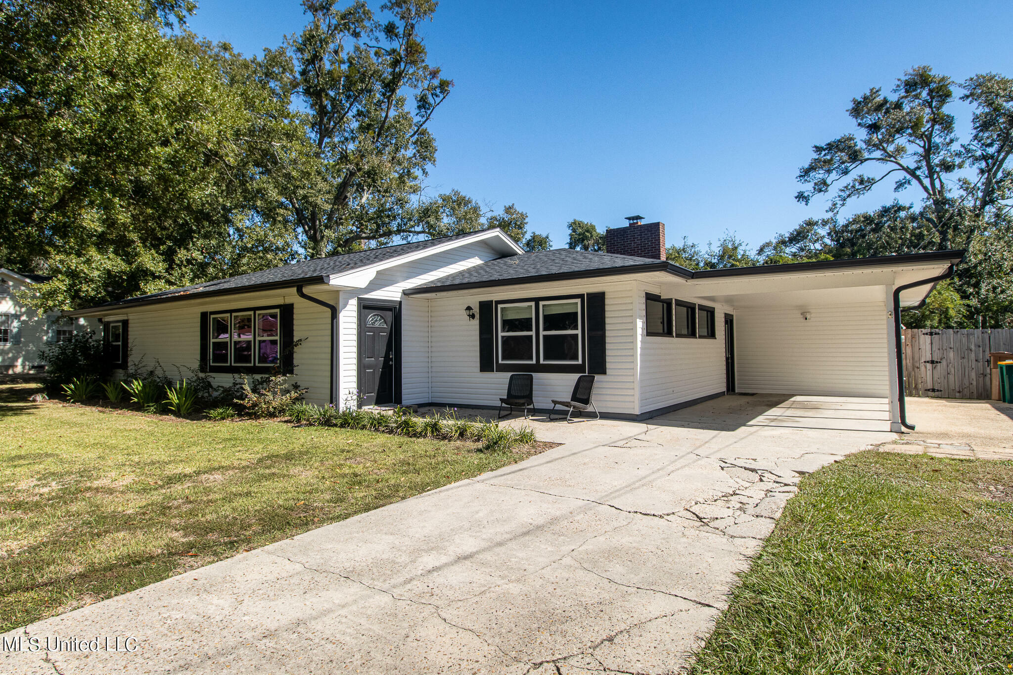 Property Photo:  145 Ocean Wave Avenue  MS 39560 