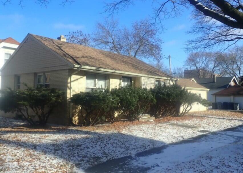 Property Photo: 3720 W Keefe Ave WI 53216