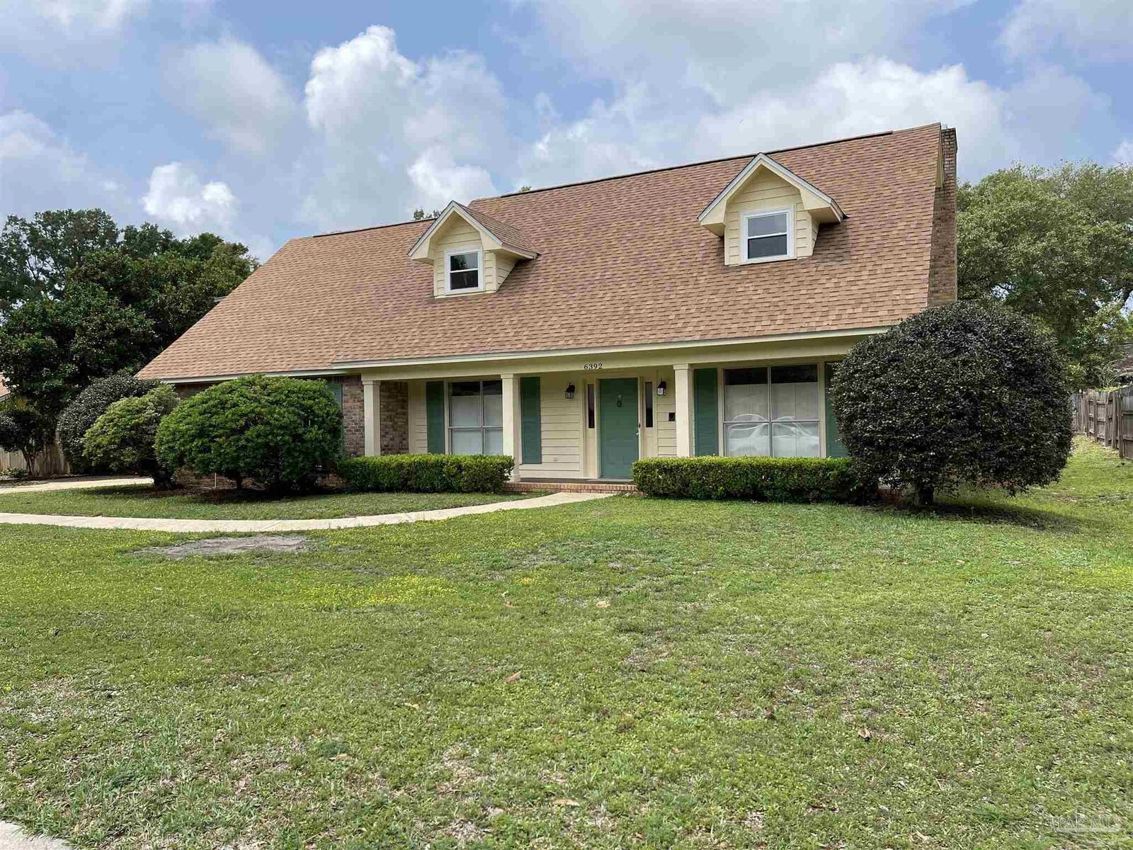 Property Photo: 6392 Lake Charlene Ter FL 32506
