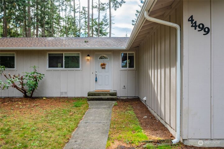 Property Photo:  4499 Woodland Circle  WA 98277 