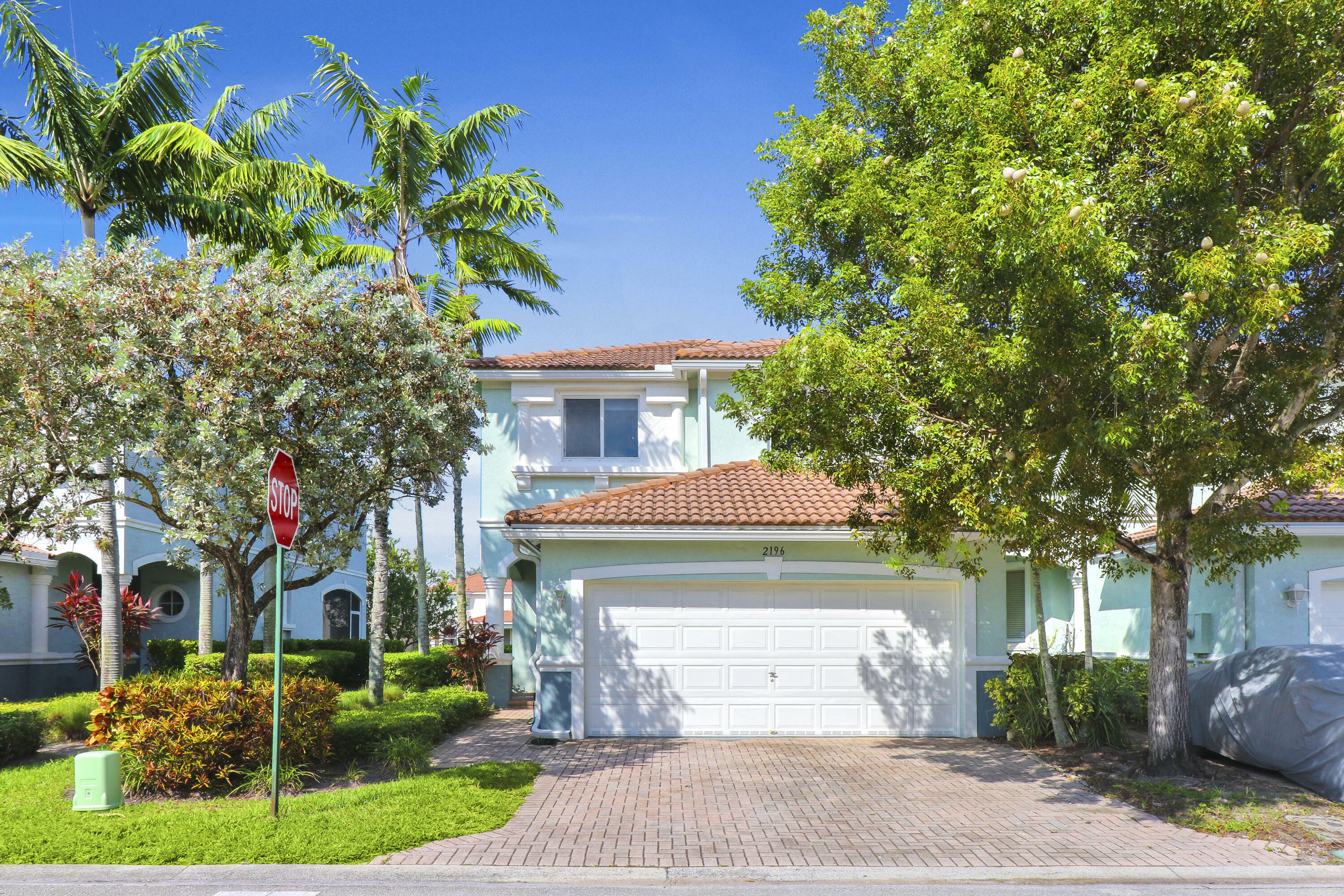 Property Photo:  2196 Oakmont Drive  FL 33404 