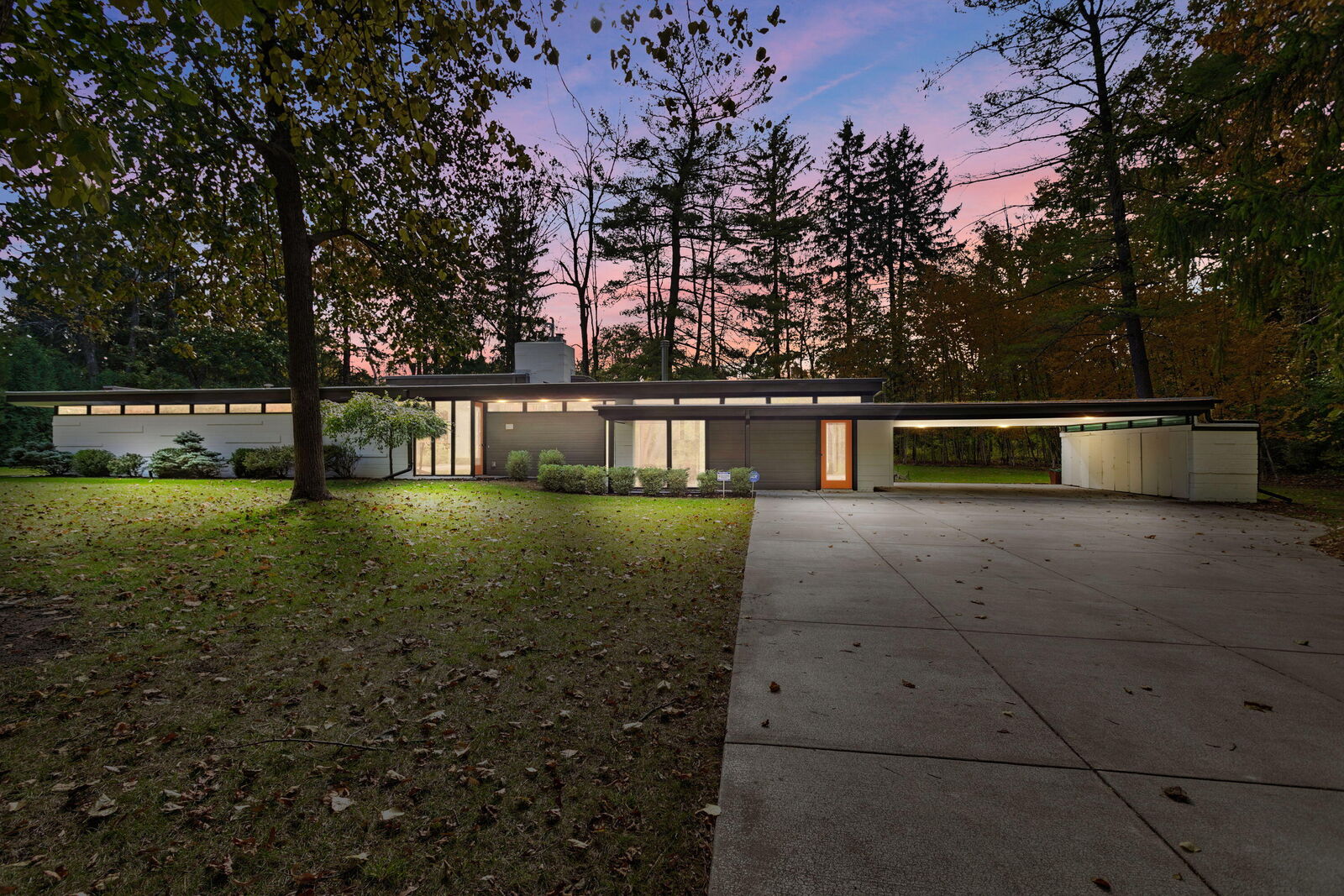 Property Photo: 875 E Donges Ln WI 53217