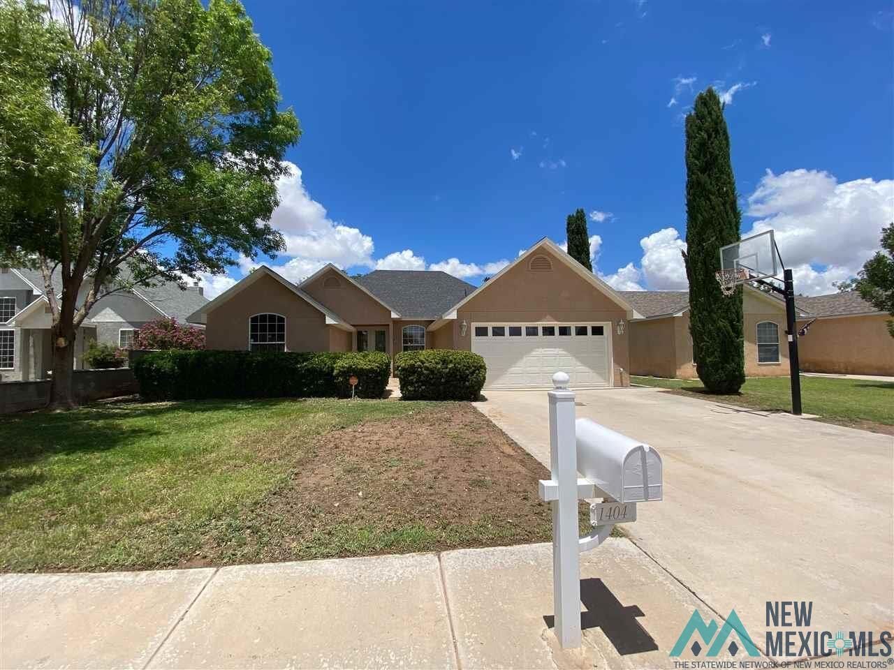 Property Photo: 1404 W Bullock Avenue NM 88210
