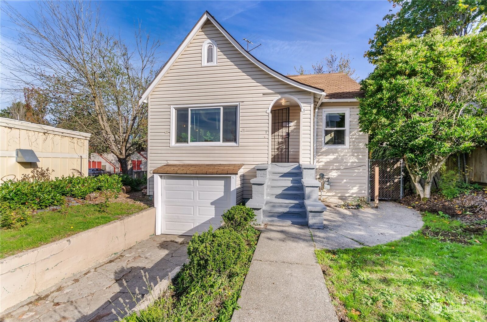 Property Photo:  548 28th Avenue  WA 98122 