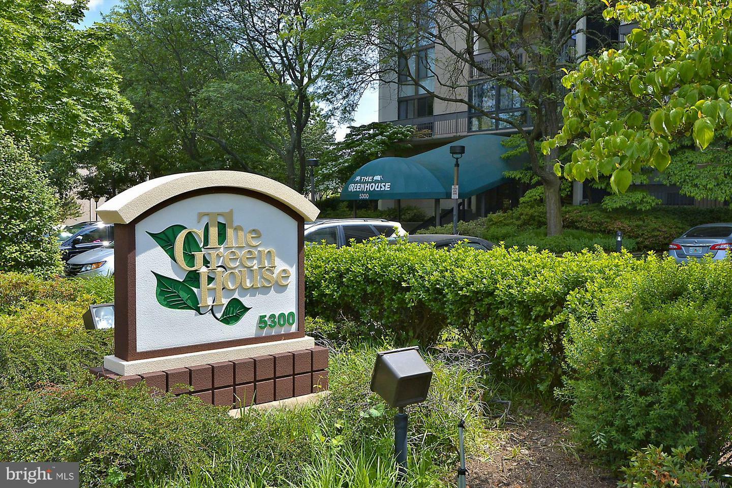 Property Photo: 5300 Holmes Run Parkway 705 VA 22304