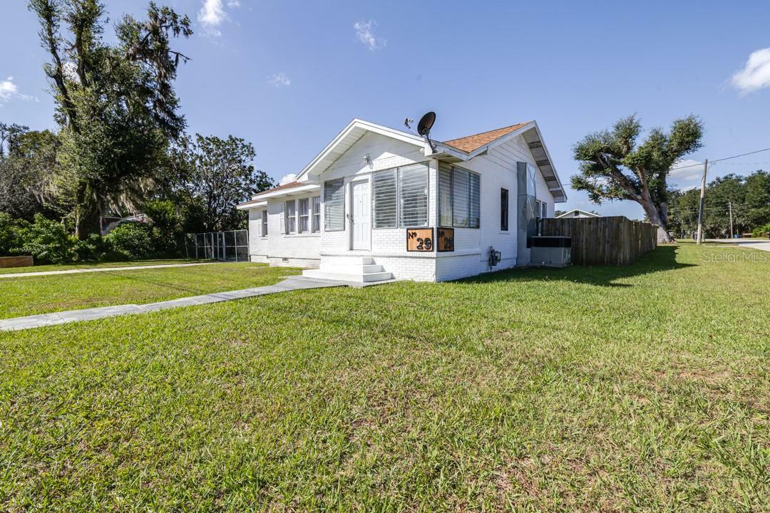 Property Photo:  29 N Orange Avenue  FL 33841 