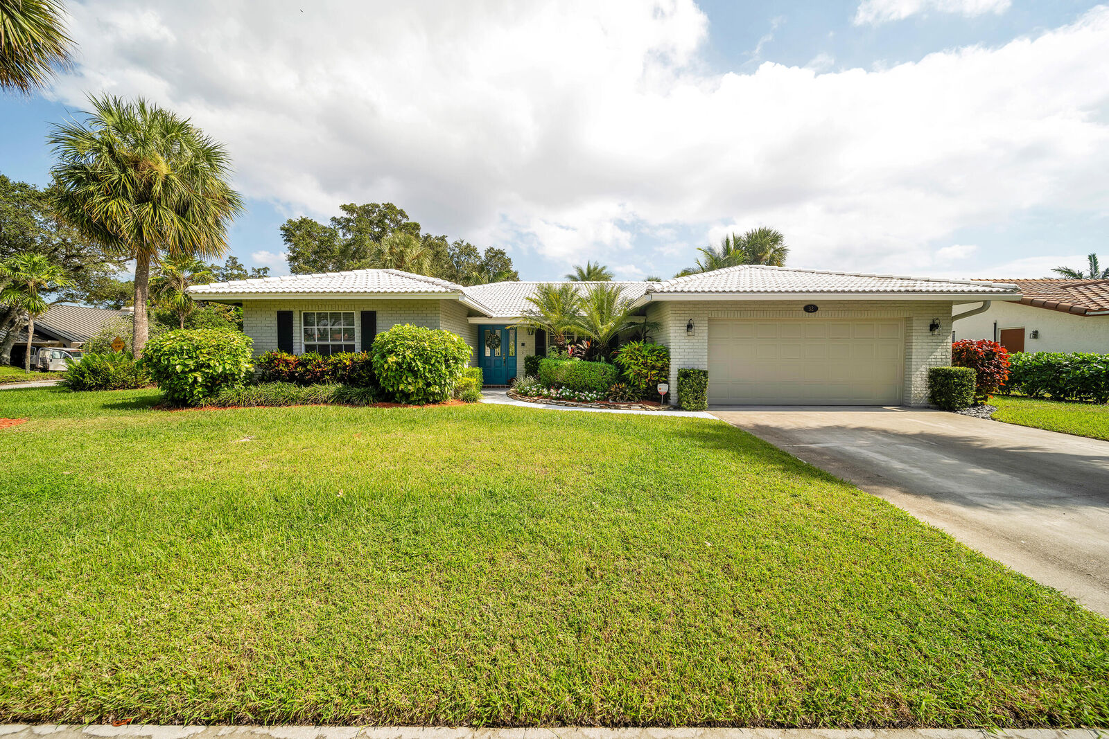 Property Photo:  32 SW 13th Avenue  FL 33486 