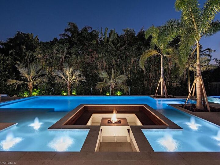 Property Photo: 626 S Golf Dr FL 34102