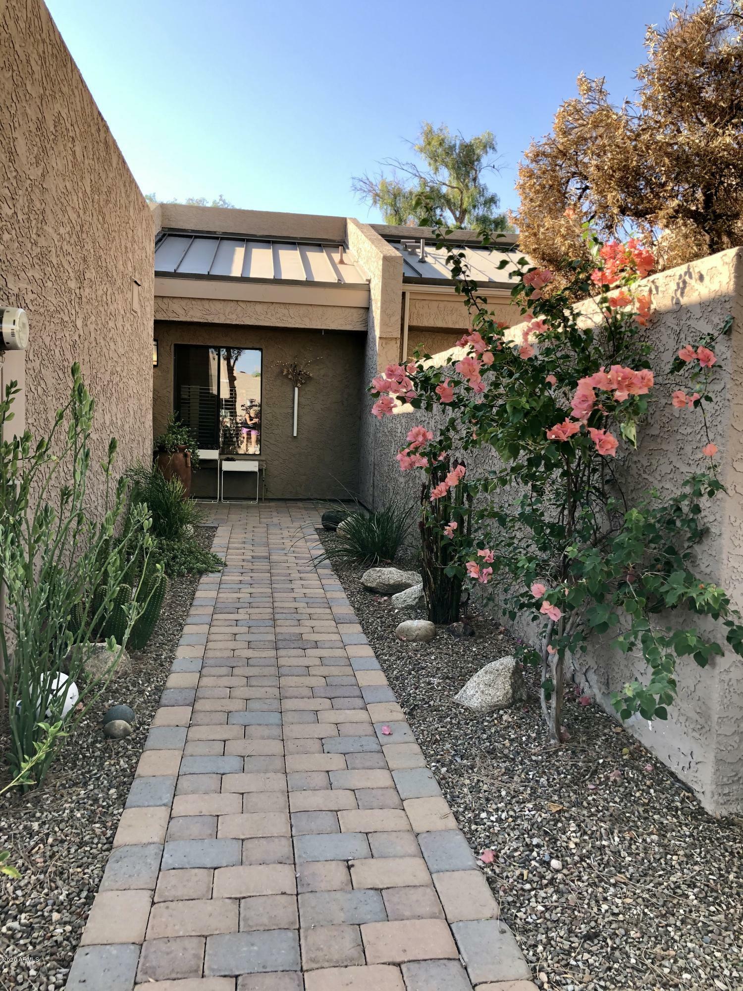 Property Photo:  25 E Redondo Drive  AZ 85282 