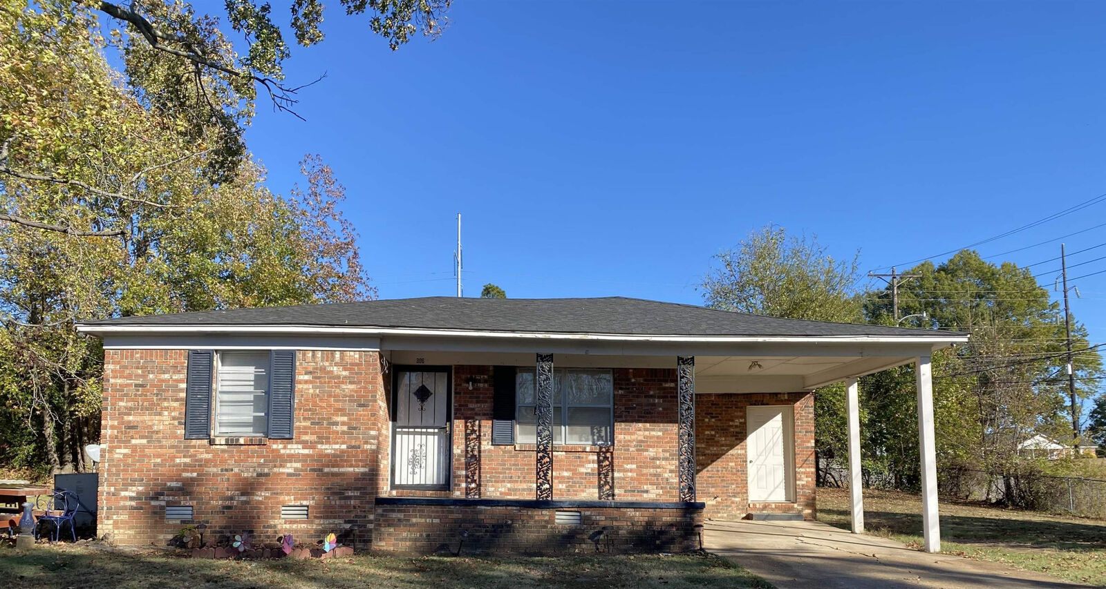 Property Photo:  306 Pinewood Avenue  TN 38012 