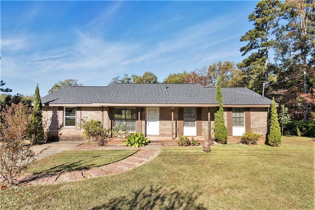 Property Photo: 208 W Sheraton Drive GA 30673