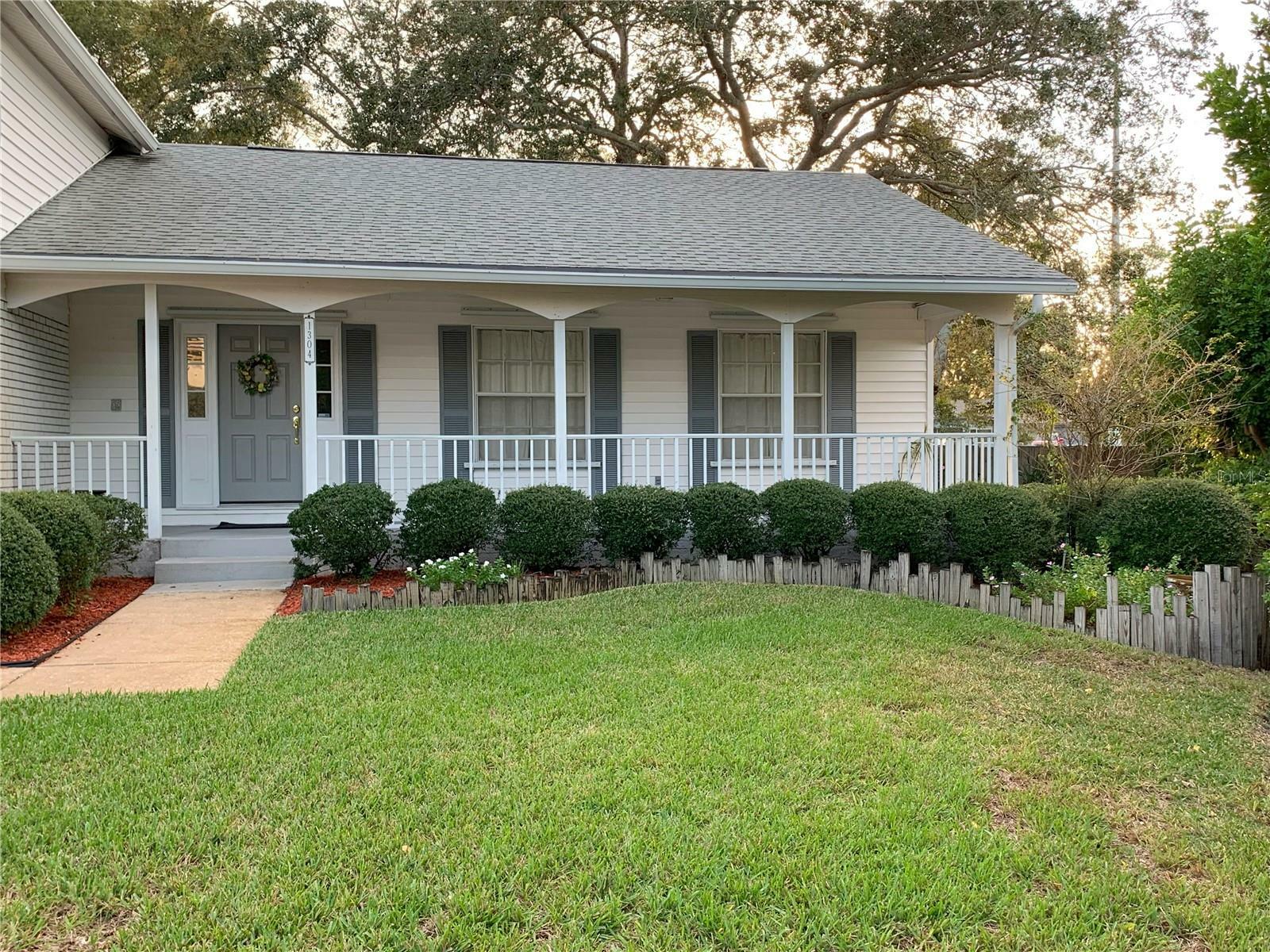 Property Photo:  1304 Treetop Drive  FL 34683 