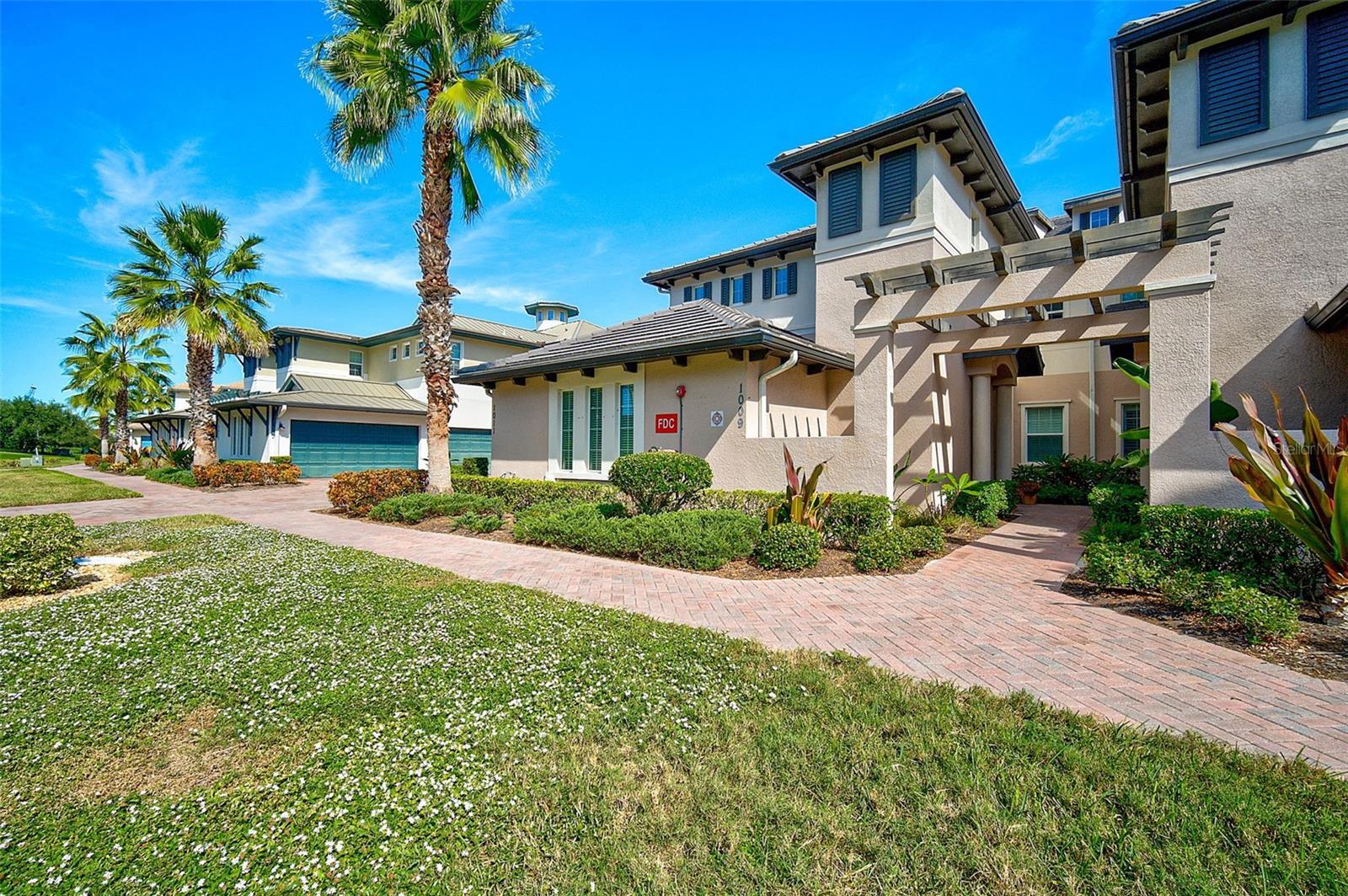 Property Photo:  1009 Riverscape Street  FL 34208 