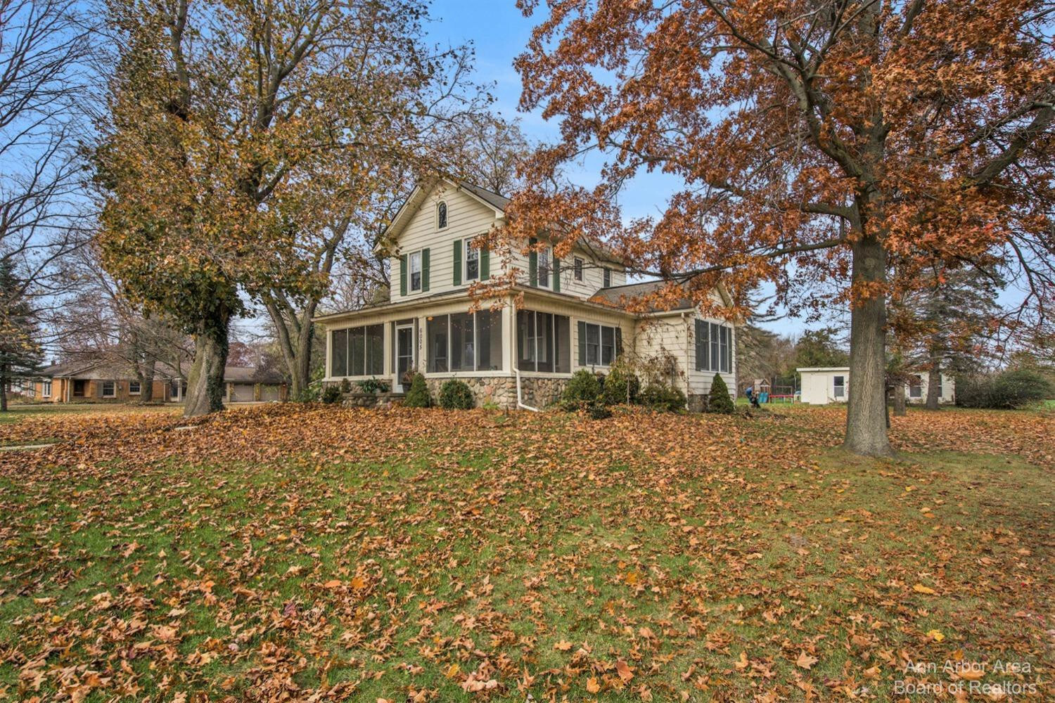 Property Photo:  6005 Sibley Road  MI 48118 