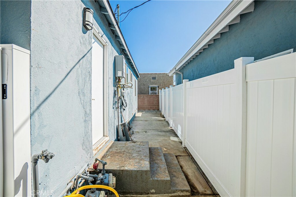 Property Photo:  10410 Baring Cross Street  CA 90044 