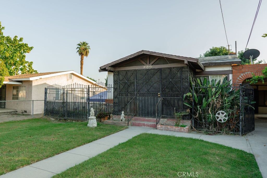 Property Photo: 985 W 14th Street CA 92411