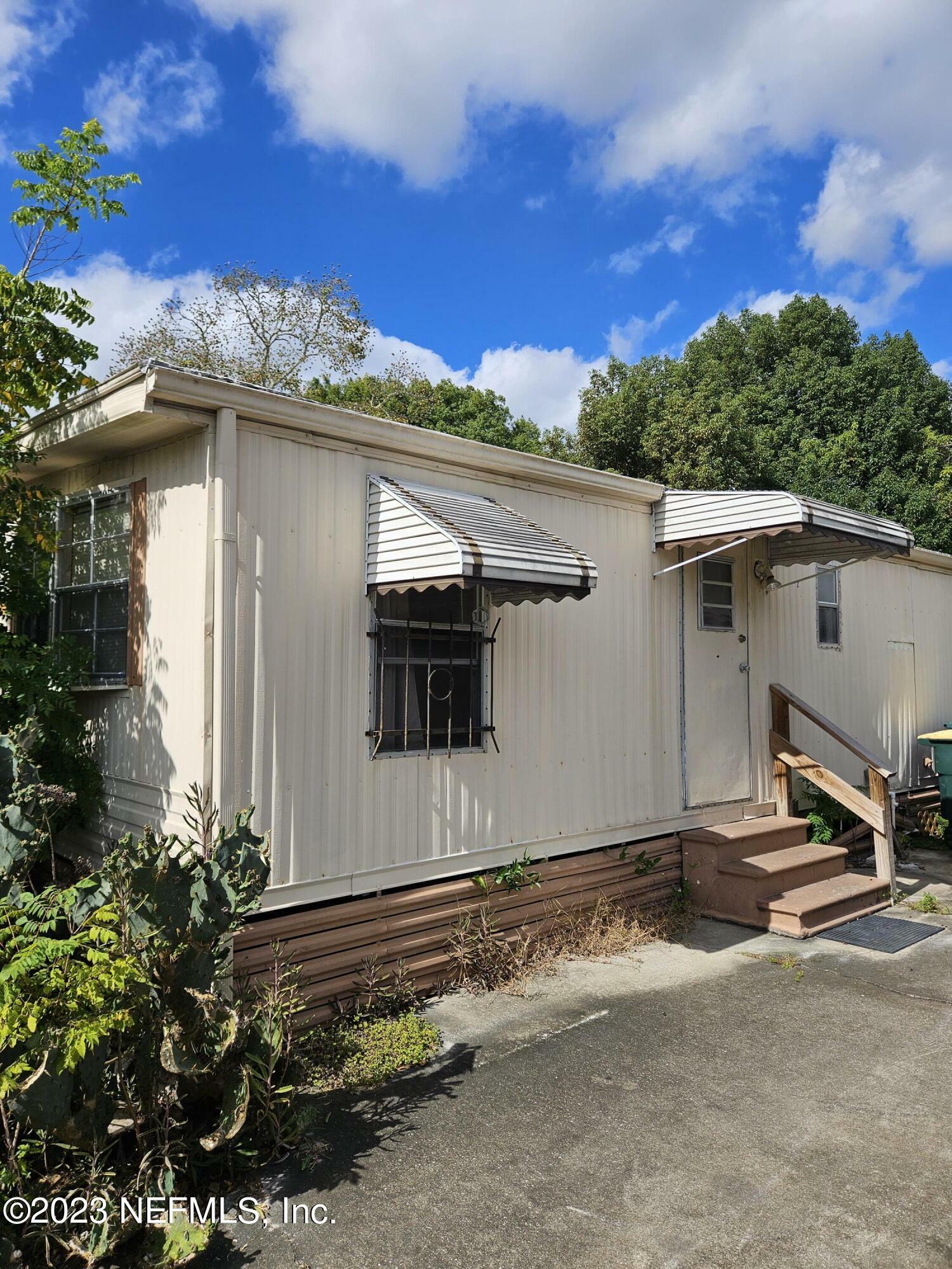 Property Photo:  7613 Plumwood Drive  FL 32256 