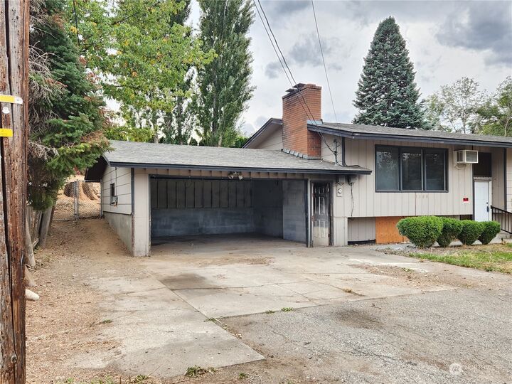 Property Photo:  1108 2nd Street SE  WA 98802 