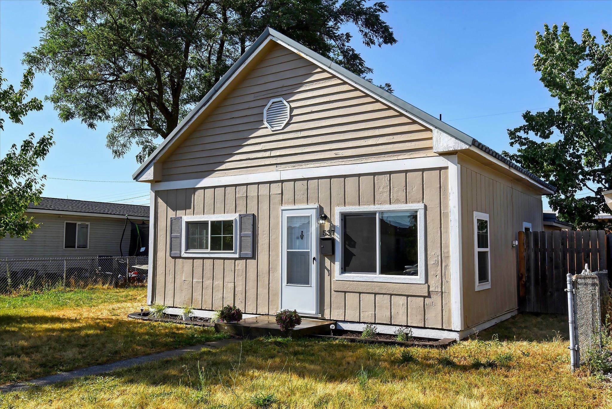 Property Photo: 537 E Lacrosse Ave WA 99207