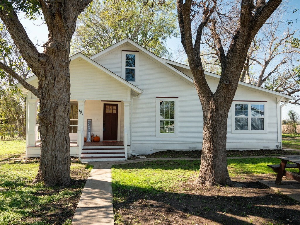 Property Photo:  701 County Road 347  TX 76530 