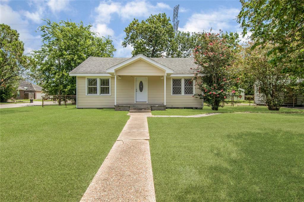 Property Photo:  907 Crown Street  TX 77547 