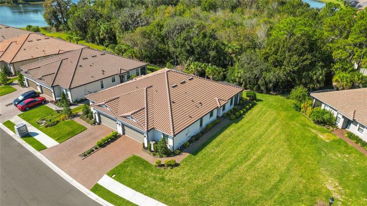 Property Photo:  10911 Wendover Drive  FL 34221 