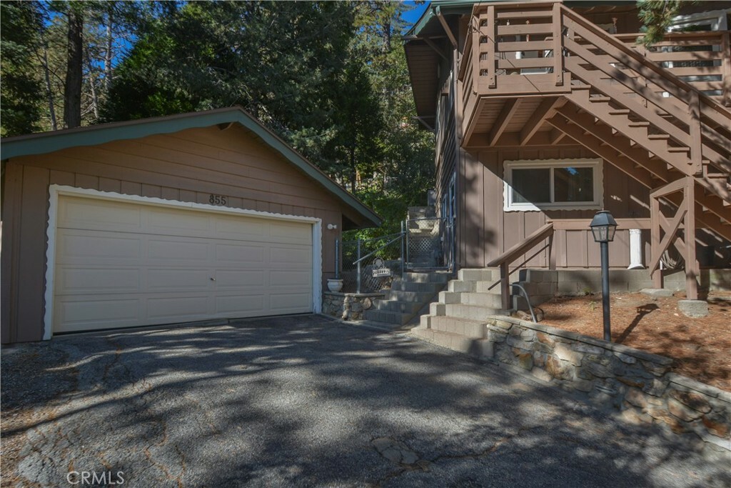 Property Photo:  855 Bergschrund Drive  CA 92325 