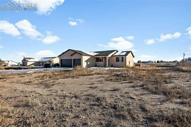 Property Photo:  946 E Walden Drive  CO 81007 