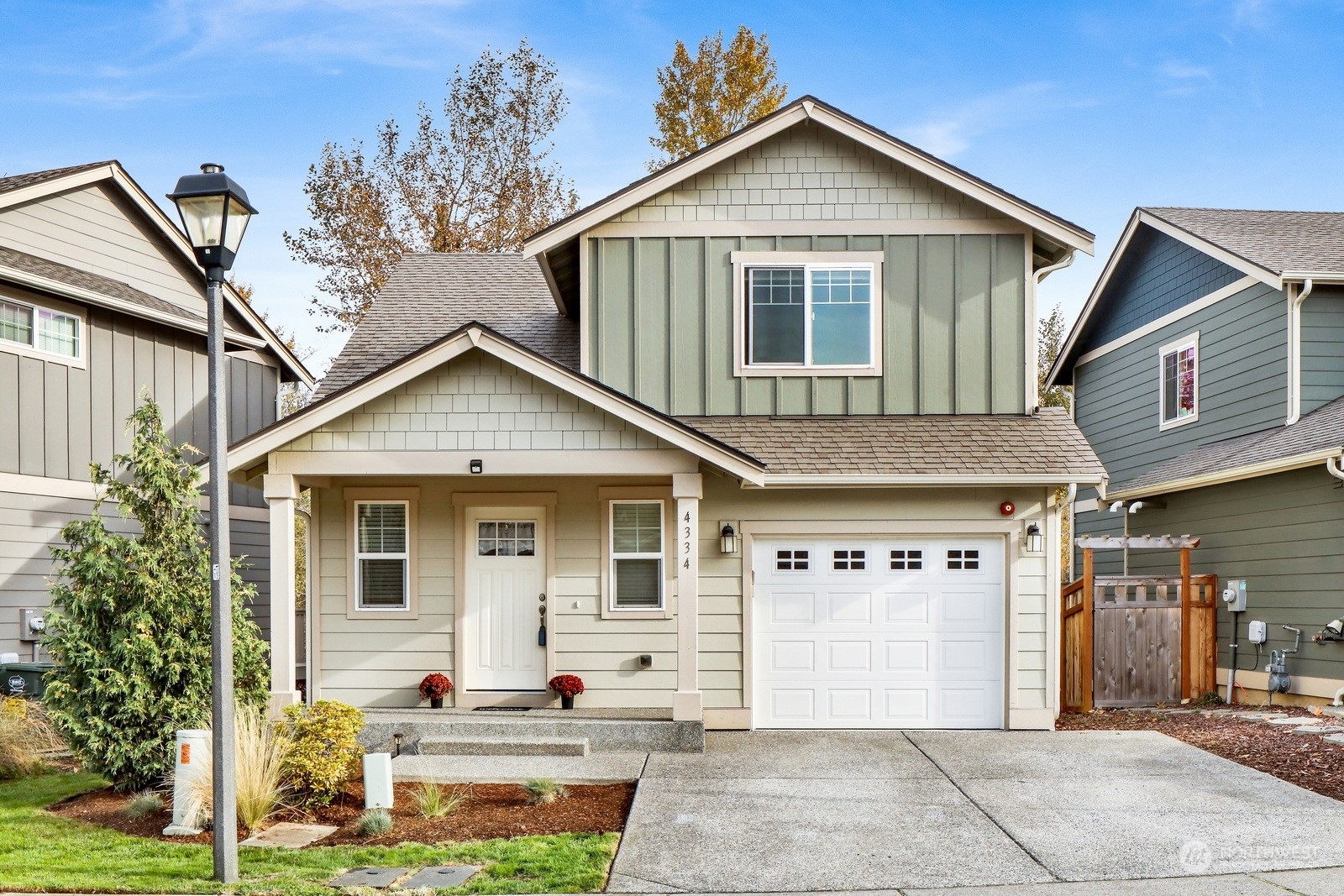 Property Photo: 4334 Indigo Lane 33 WA 98226