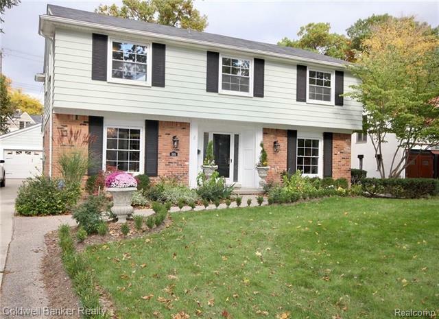 Property Photo:  669 Mohegan Street  MI 48009 