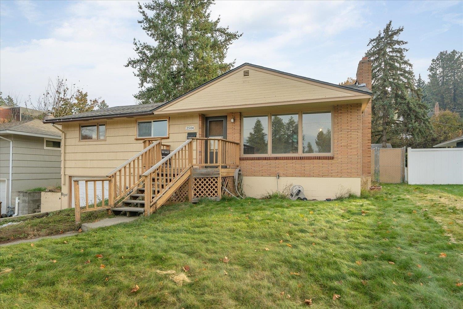 Property Photo:  2504 E Girard Pl  WA 99223 