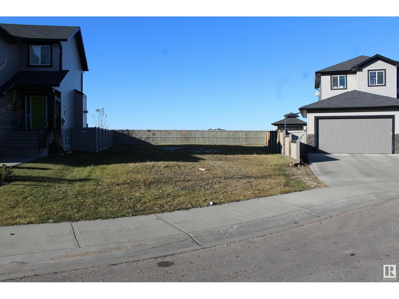 Property Photo:  522 Reynalds Wd  AB T9E0S8 