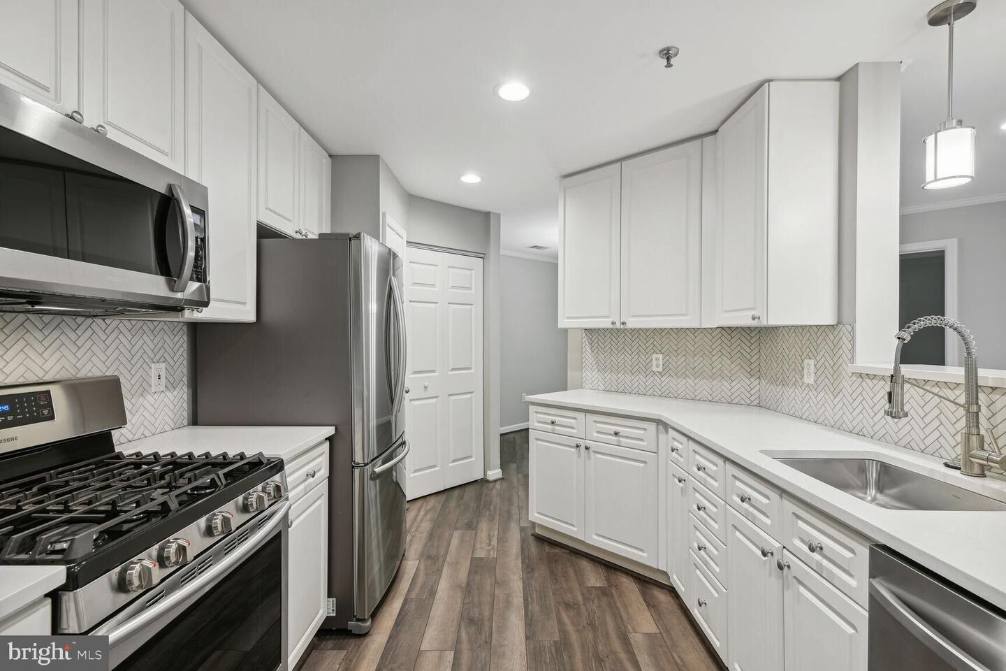 Property Photo:  5563 Seminary Road 216  VA 22041 