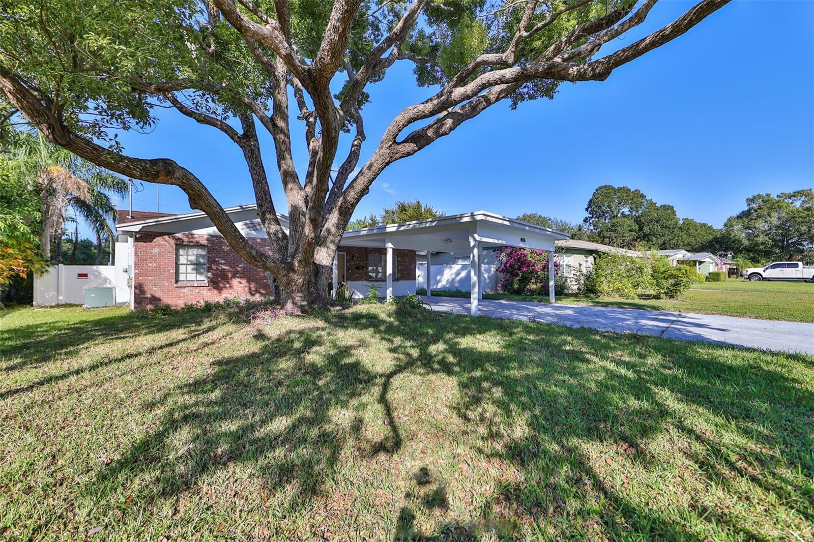 Property Photo:  4906 N Mendenhall Drive  FL 33603 