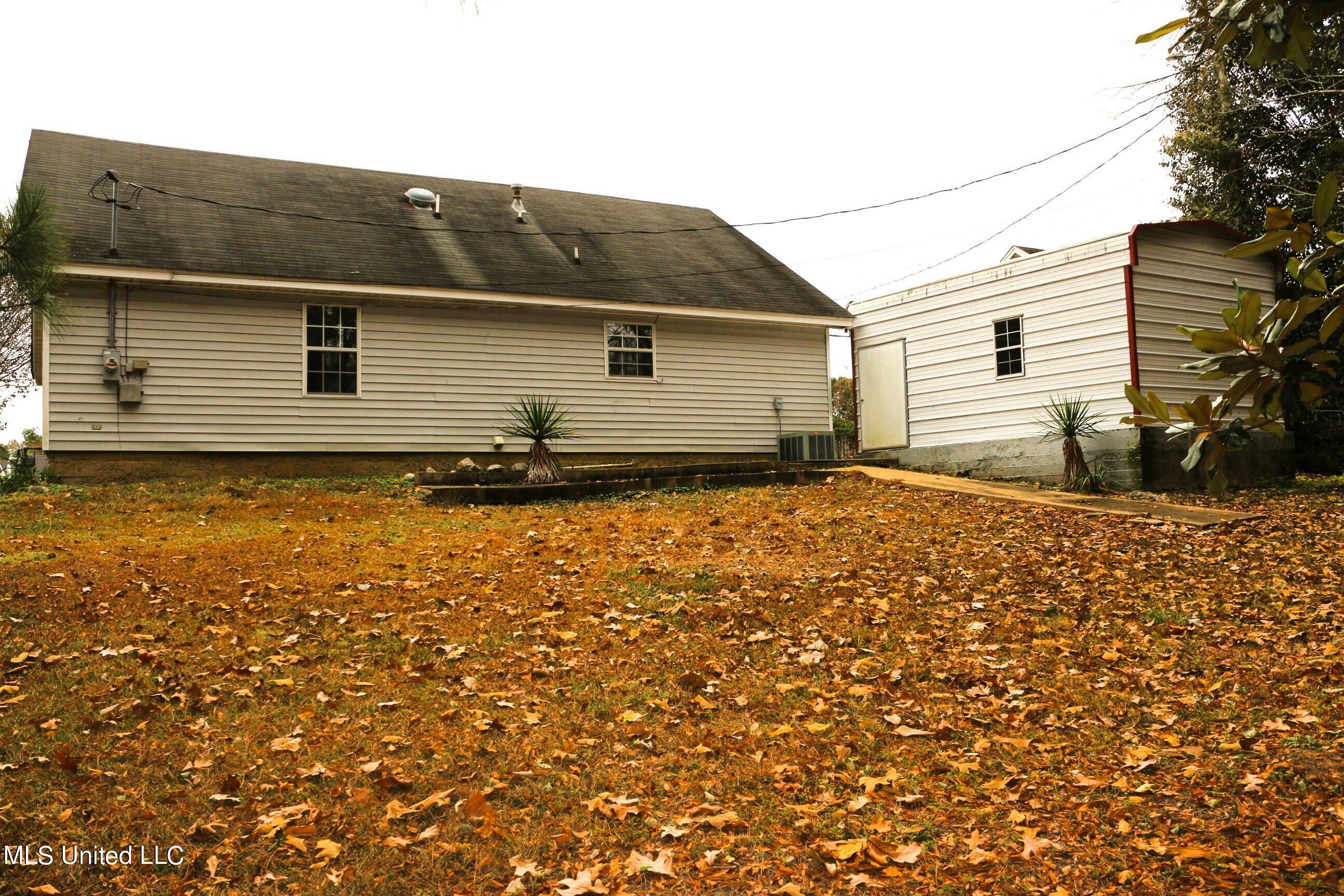 Property Photo: 678 W Lake Drive MS 38635