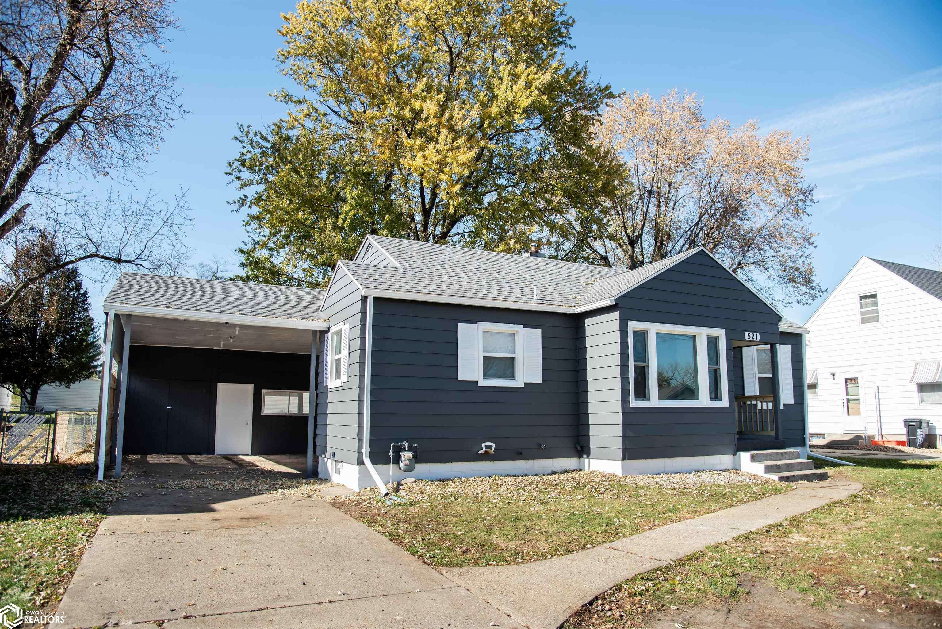 Property Photo:  521 S Ferry  IA 52501 