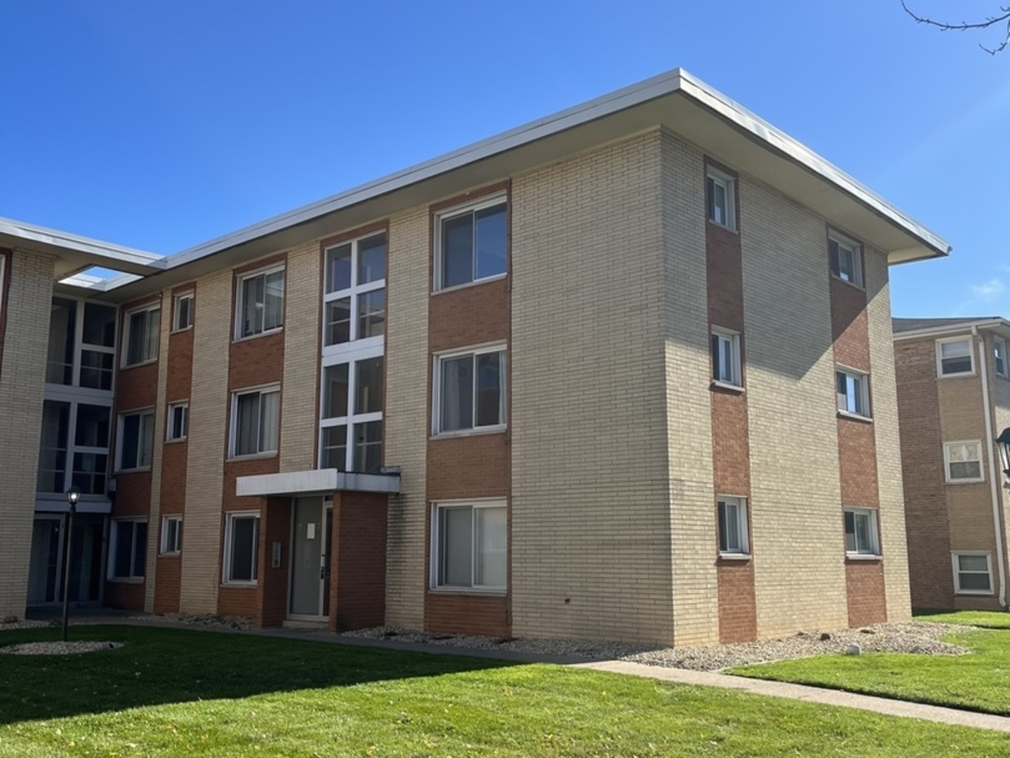 Property Photo: 14633 Keystone Avenue 3A IL 60445