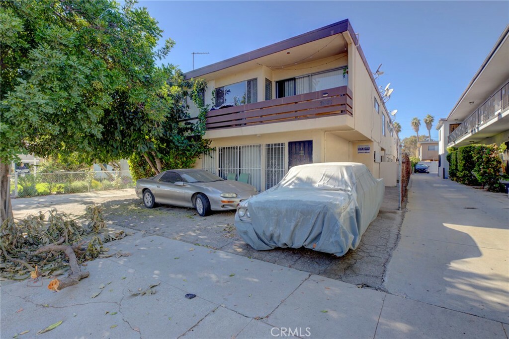 Property Photo:  2621 Chariton Street  CA 90034 