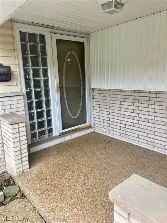 Property Photo: 32820 W Nimrod Street OH 44139