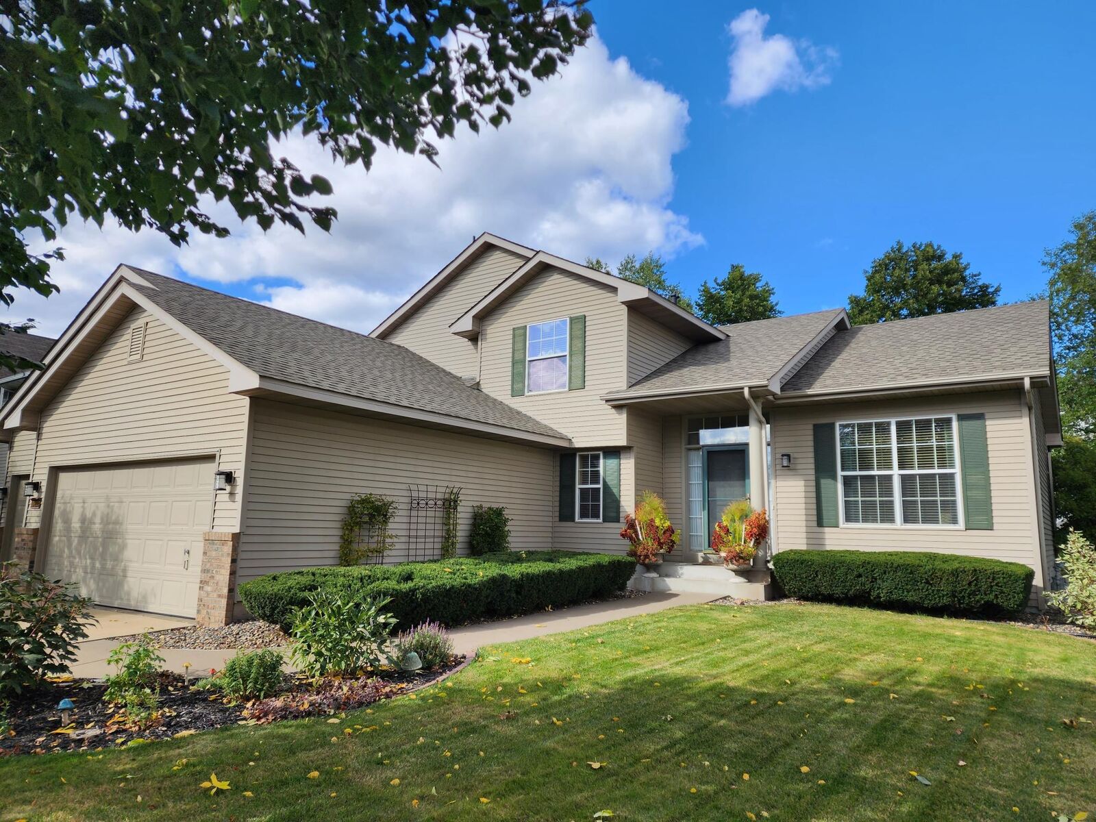 Property Photo: 10198 Bald Eagle Trail MN 55129