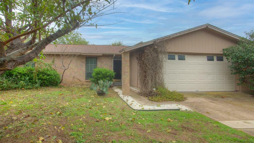 Property Photo:  924 Bennett Street  TX 75104 