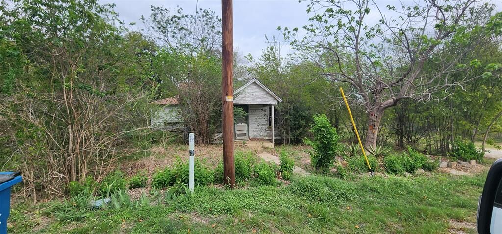 Property Photo: 204 Cemetery Road TX 76667