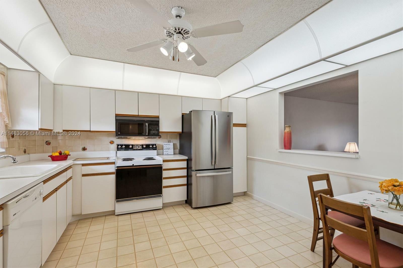 Property Photo:  150 S Hollybrook Ter 303  FL 33025 