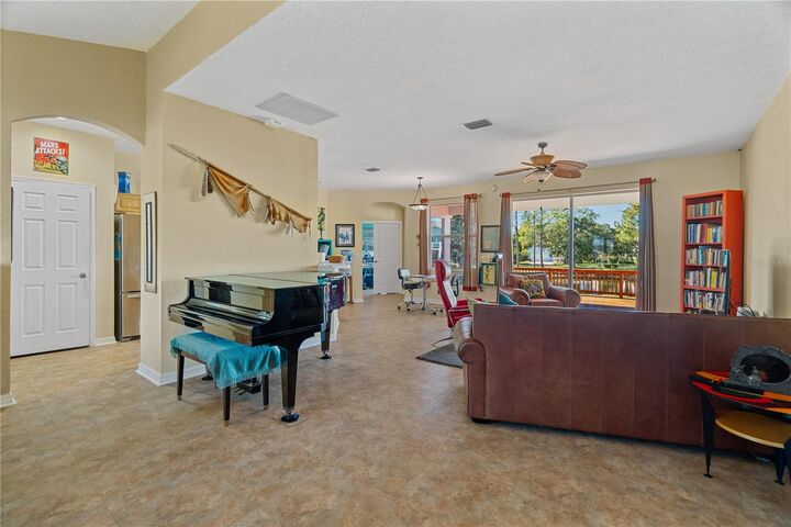 Property Photo:  1005 Osprey Court  FL 34689 