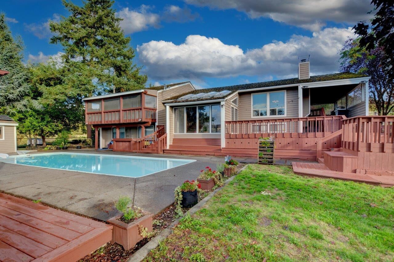 Property Photo:  4000 N Foothill Road  OR 97504 